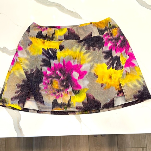 foray golf Dresses & Skirts - Foray Golf, Tennis, Pickleball Gray Yellow Pink Floral Mini A-Line Slit Short L
